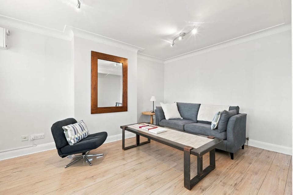 285 Rayleigh Road Apartment in Brentwood