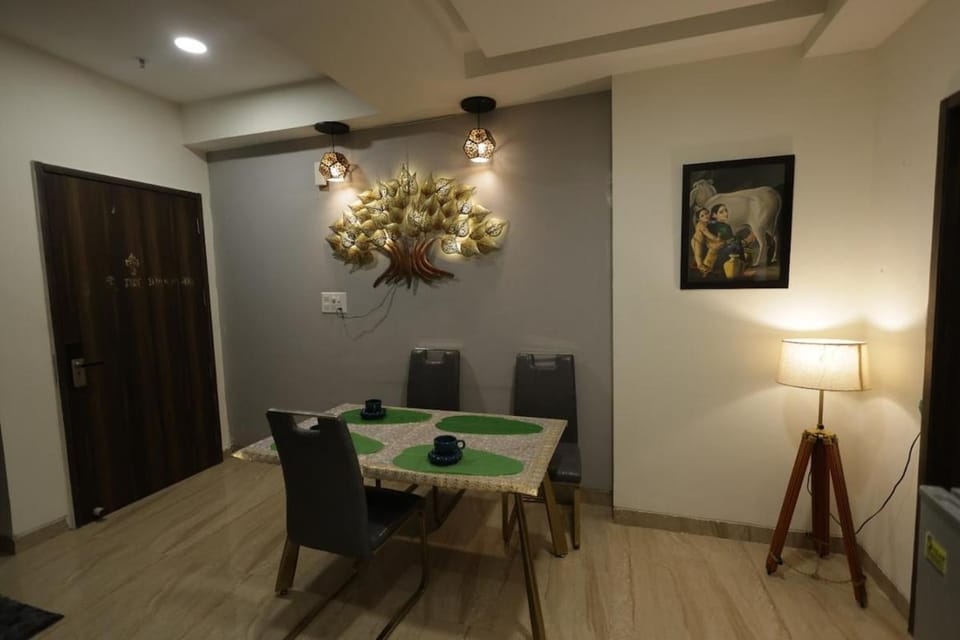 Vrindavriksh cozy artsy stay with balcony view Apartment in Uttar Pradesh