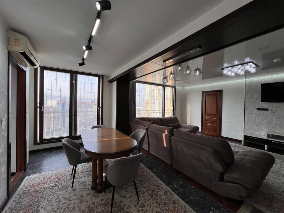 Communal lounge/ TV room, TV and multimedia, Living room, Seating area, Evening entertainment, air conditioner