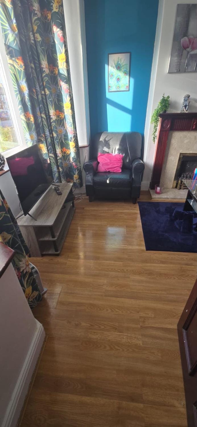 Budget Friendly 2 BR HSE, Short drive to Pleasure Beach,Sleeps 4 House in Blackpool