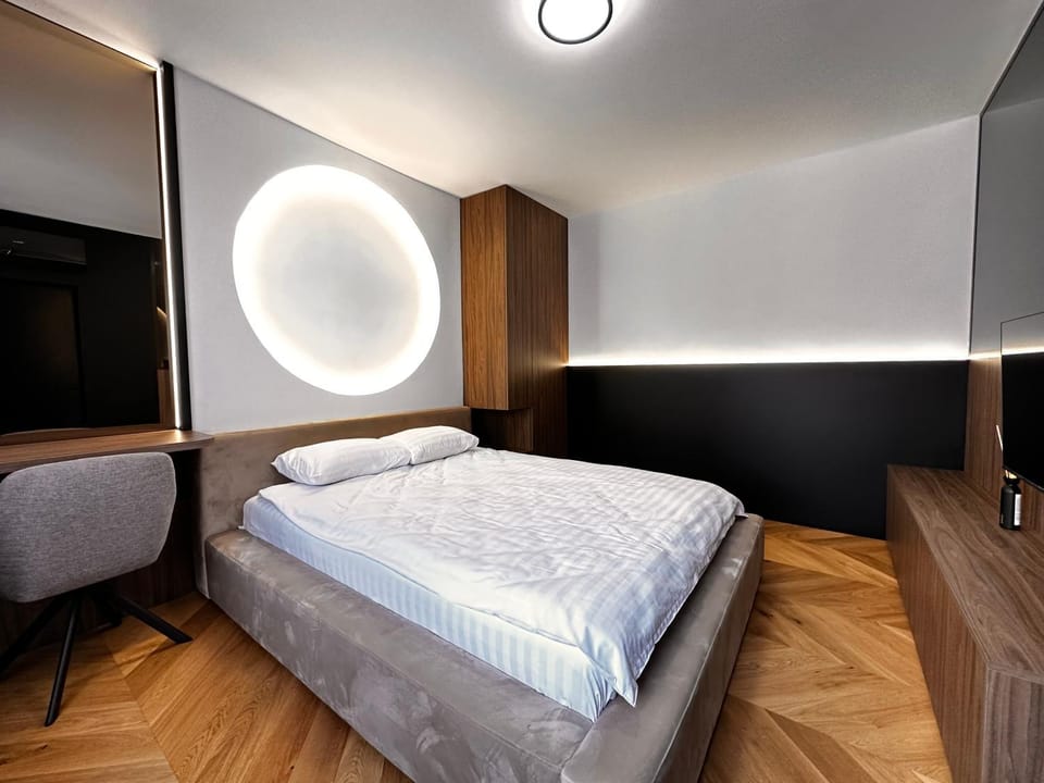 Photo of the whole room, Bedroom