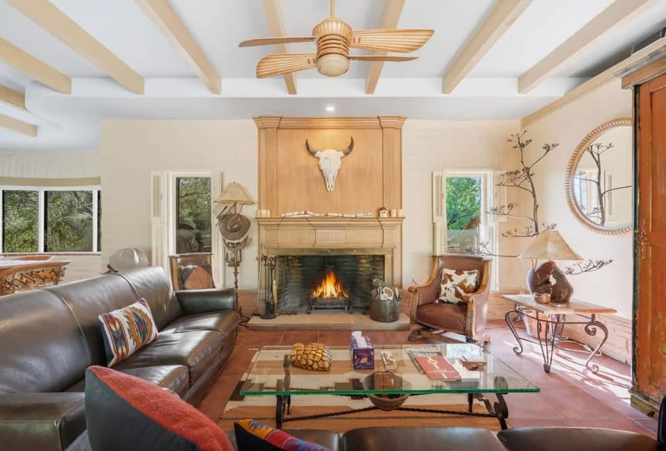 Southwest Gem-Pool & Mountain Views House in Casas Adobes