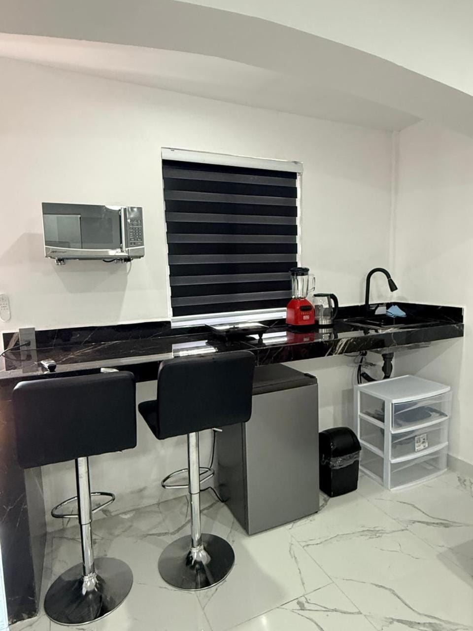 Dining area, minibar