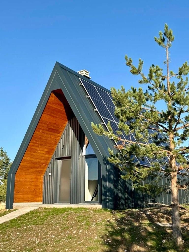 Property building, Natural landscape, Garden view