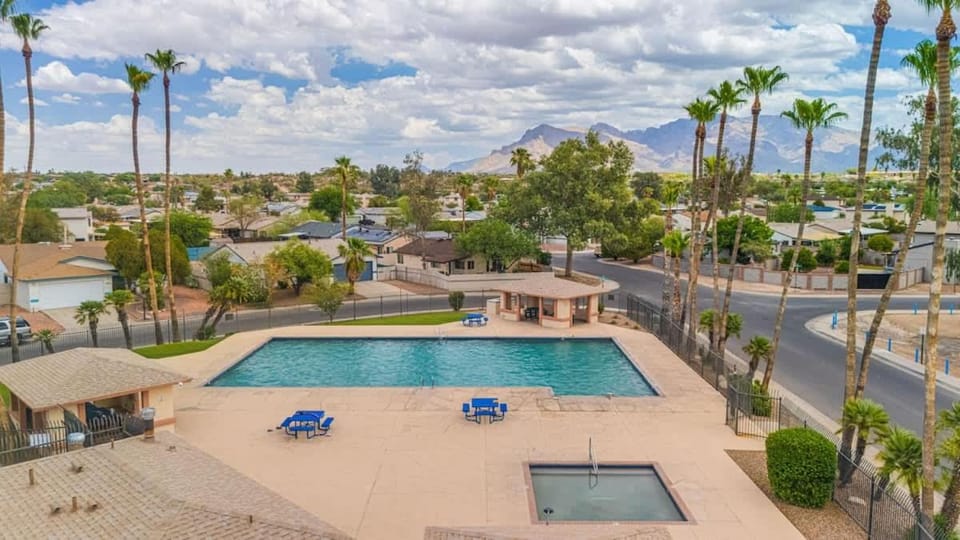 Cozy & Pet Friendly & Peloton House in Casas Adobes