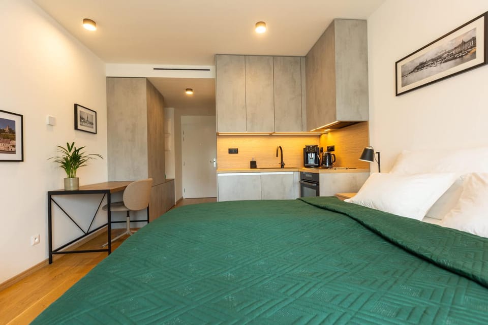 Bed, Kitchen or kitchenette, Bedroom