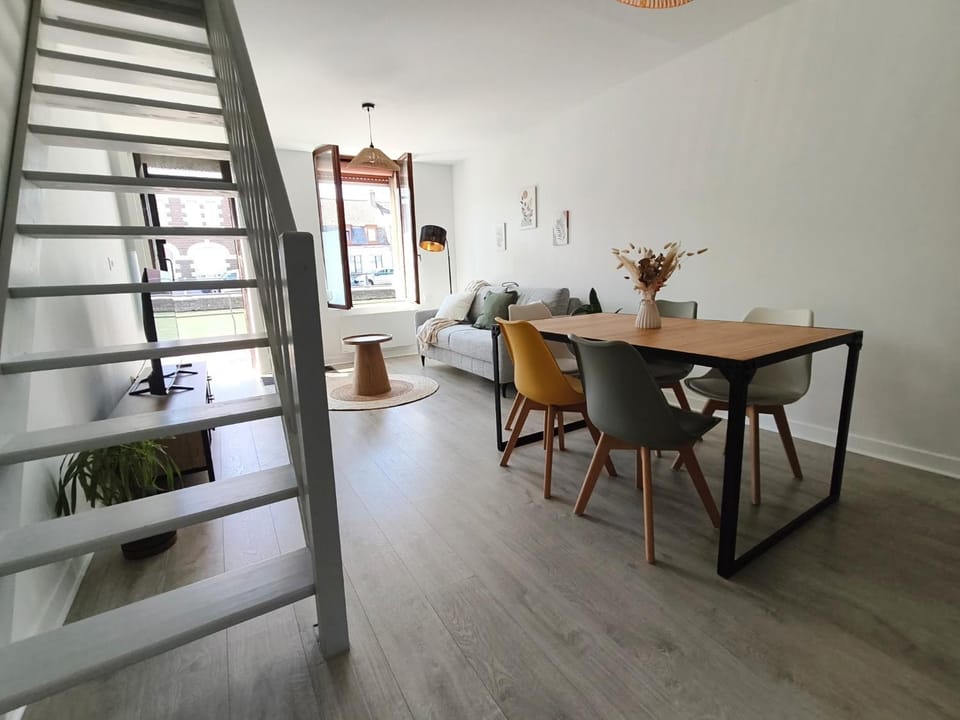 Living room, Seating area, Dining area