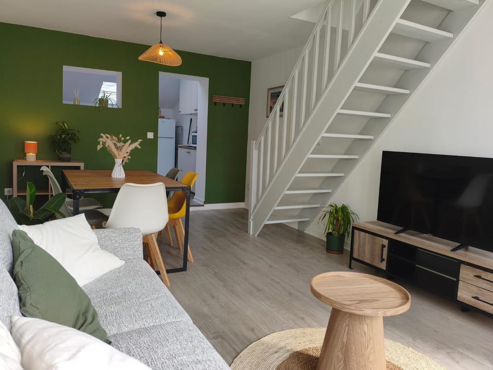 Communal lounge/ TV room, TV and multimedia, Living room, Seating area