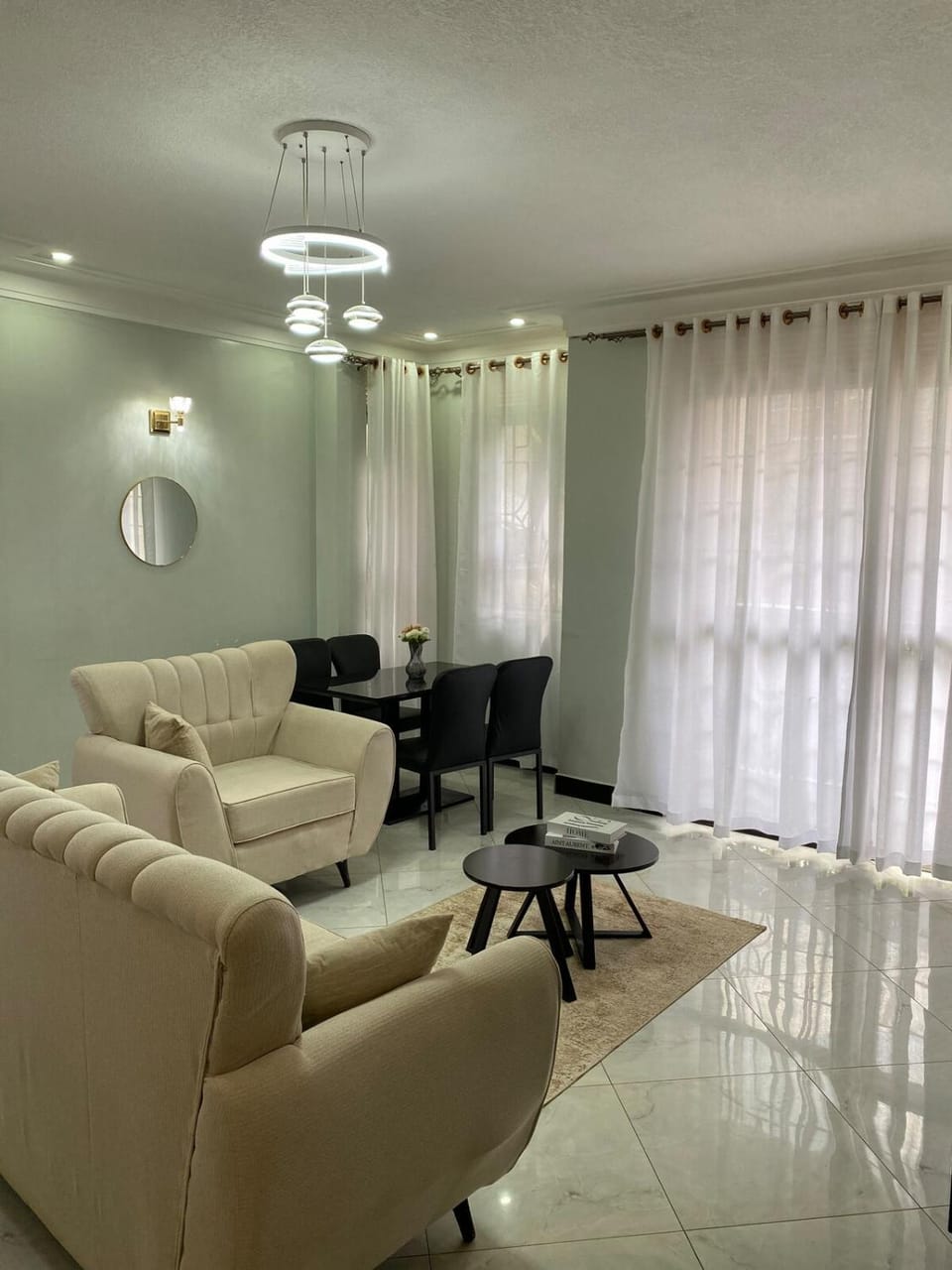 Modern and Cozy 1BR Kampala, Fast Wi-Fi and Secure Apartment in Kampala