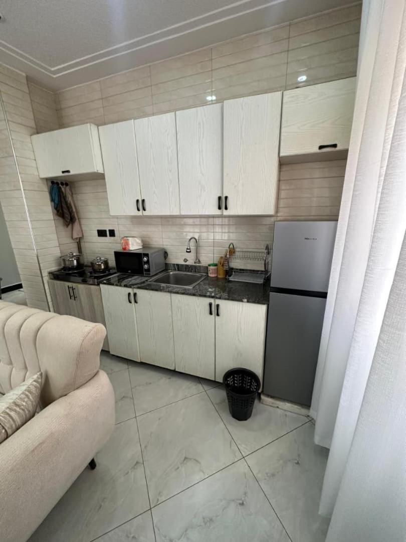 Modern and Cozy 1BR Kampala, Fast Wi-Fi and Secure Apartment in Kampala