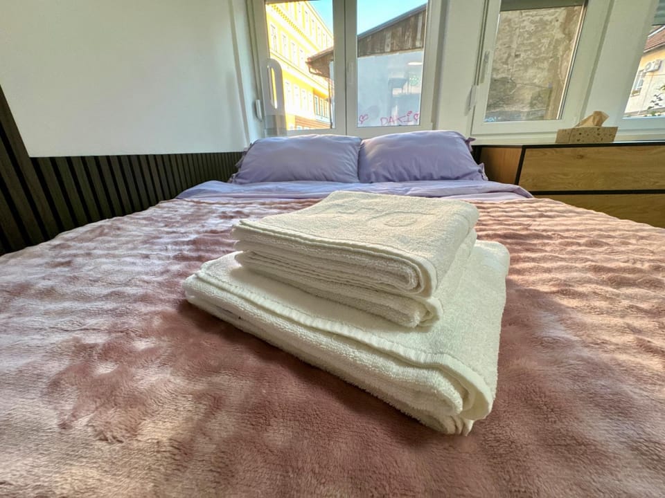 Bed, Photo of the whole room, Bedroom, towels