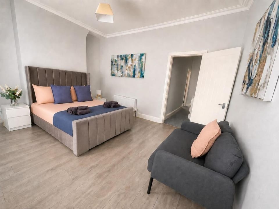 Stylish Liverpool Home Parking & Outdoor House in Liverpool