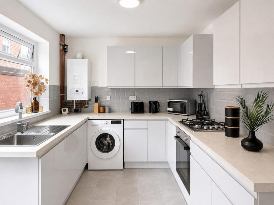 Stylish Liverpool Home Parking & Outdoor House in Liverpool