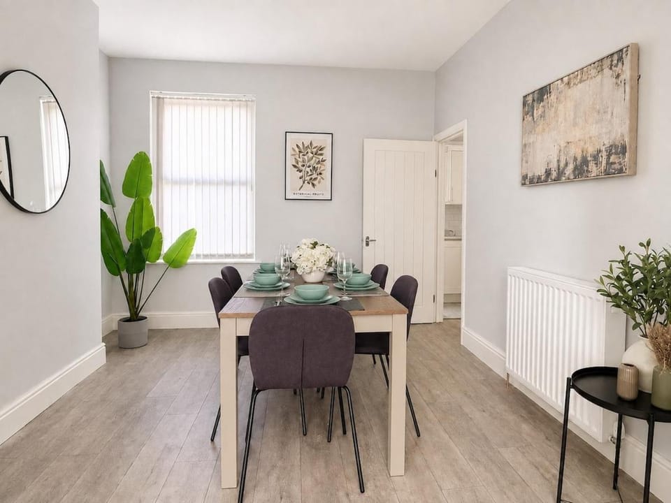 Stylish Liverpool Home Parking & Outdoor House in Liverpool