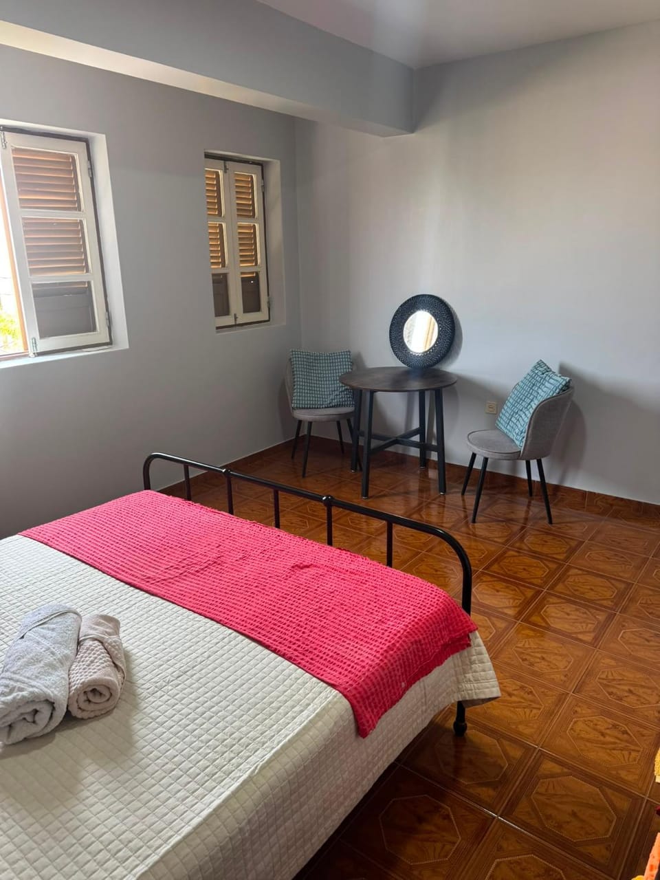 Bed, Seating area, Bedroom