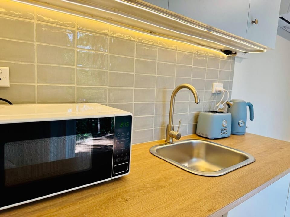 Tiny Home - Forest Retreat Bed and Breakfast in Currumbin Valley