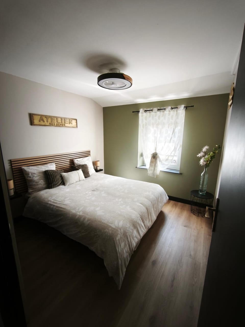 Photo of the whole room