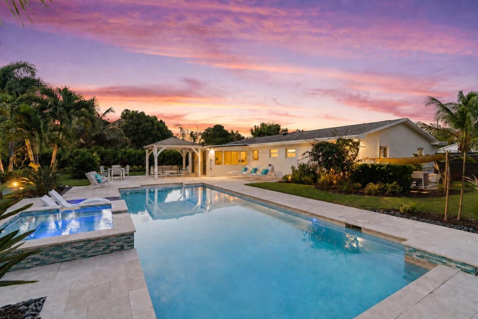 N Palm Beach Heated Pool, Spa & Lakeside Beach House in North Palm Beach