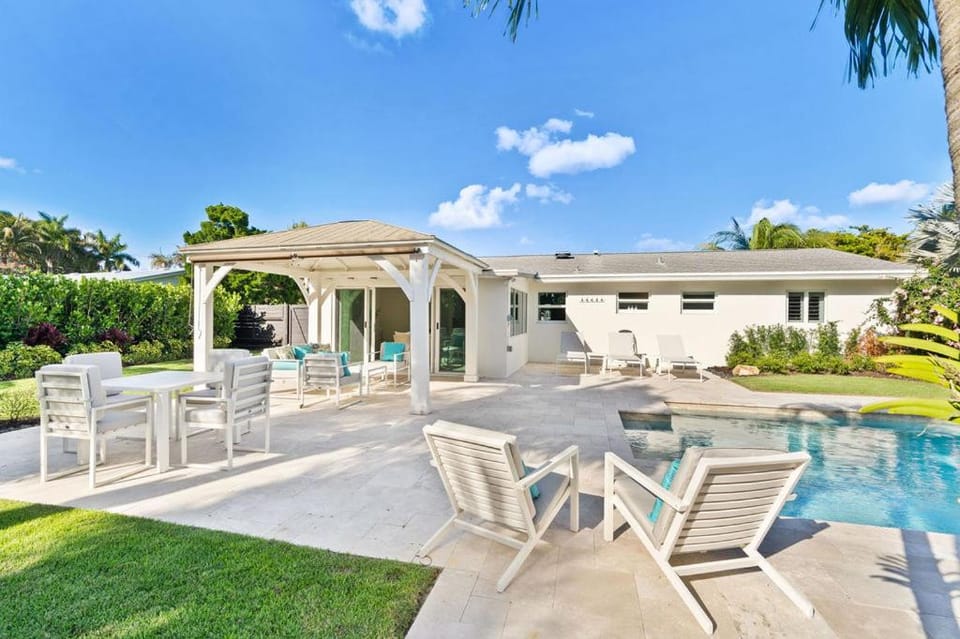 N Palm Beach Heated Pool, Spa & Lakeside Beach House in North Palm Beach