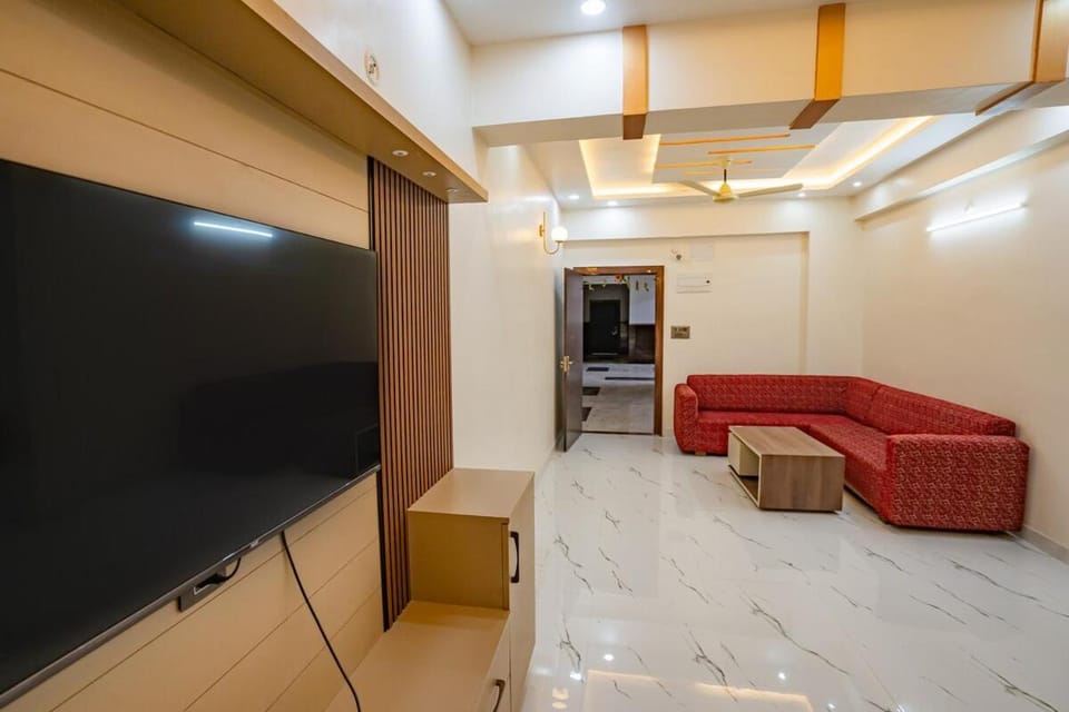 TV and multimedia, Living room, Seating area, Evening entertainment