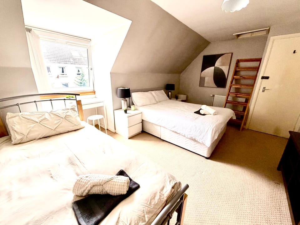 Citadel Rooms - Newhaven Harbour Edinburgh - SuperFast WiFi Vacation rental in Edinburgh