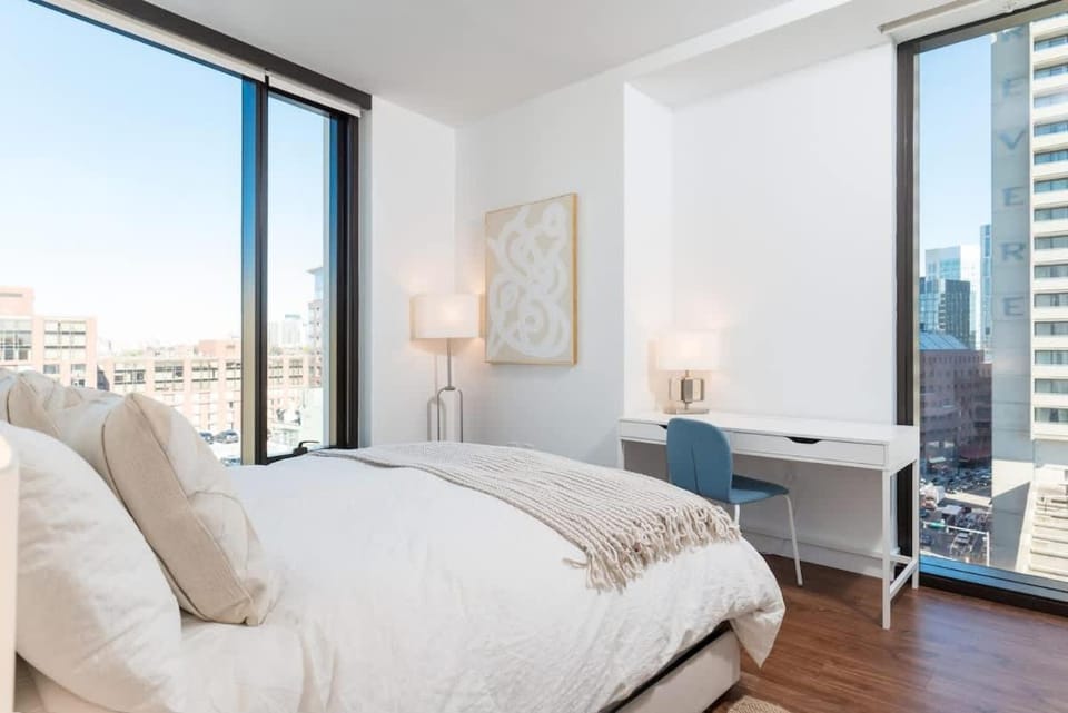 Back-Bay Central Condo w Roof top Gym & Parking Apartment in Cambridge