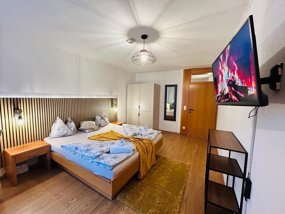 Bed, Photo of the whole room, Bedroom