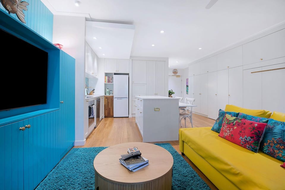 The Fishbowl - 1Bed-1Bath-1Car-Pool Apartment in Bulimba