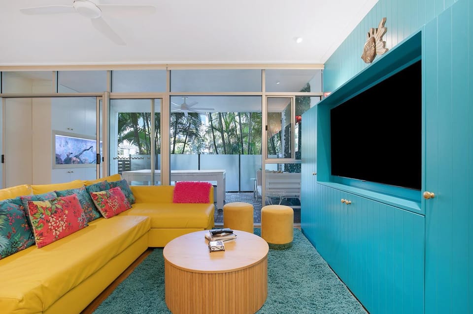 The Fishbowl - 1Bed-1Bath-1Car-Pool Apartment in Bulimba