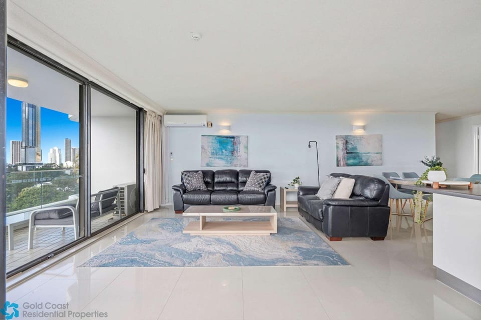 Balcony/Terrace, Living room, Seating area, Dining area, City view, air conditioner