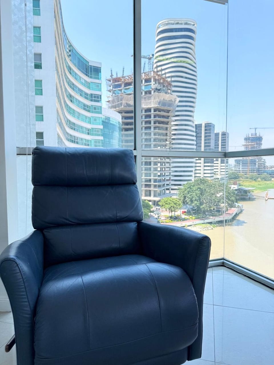 Suite amplia con vista panorámica al río con piscina RF1-605 Apartment in Guayaquil
