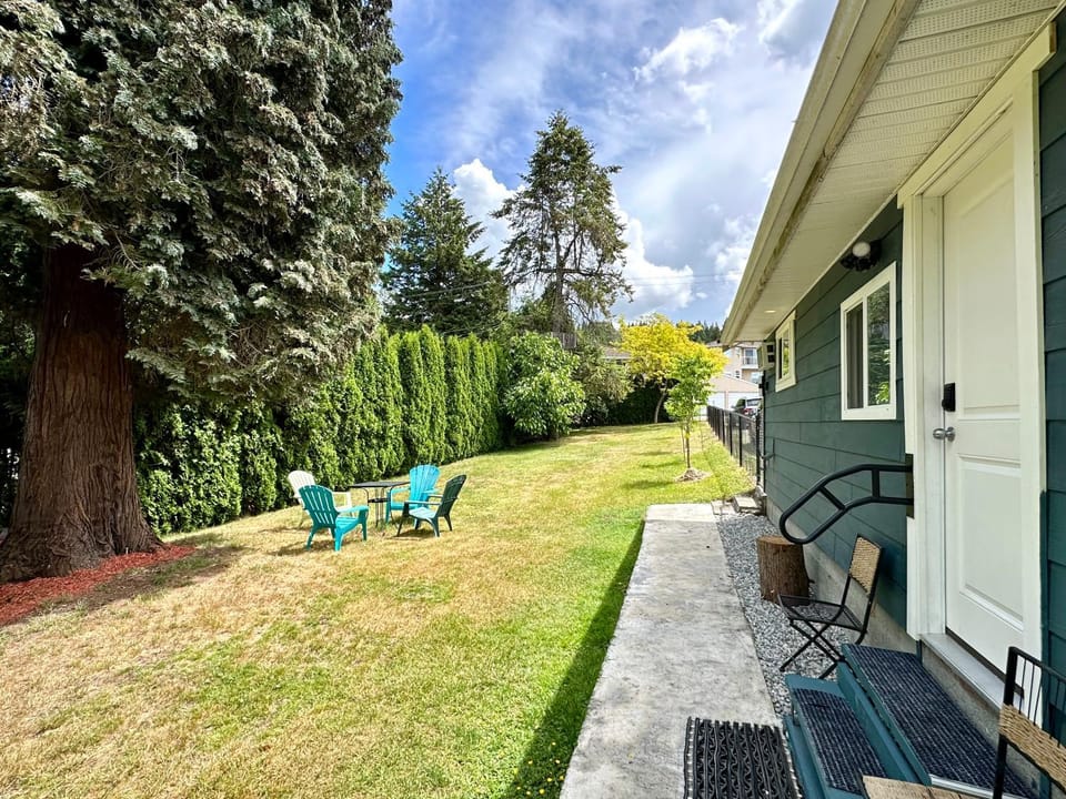 Property building, Patio, Spring, Day, Garden, Garden view