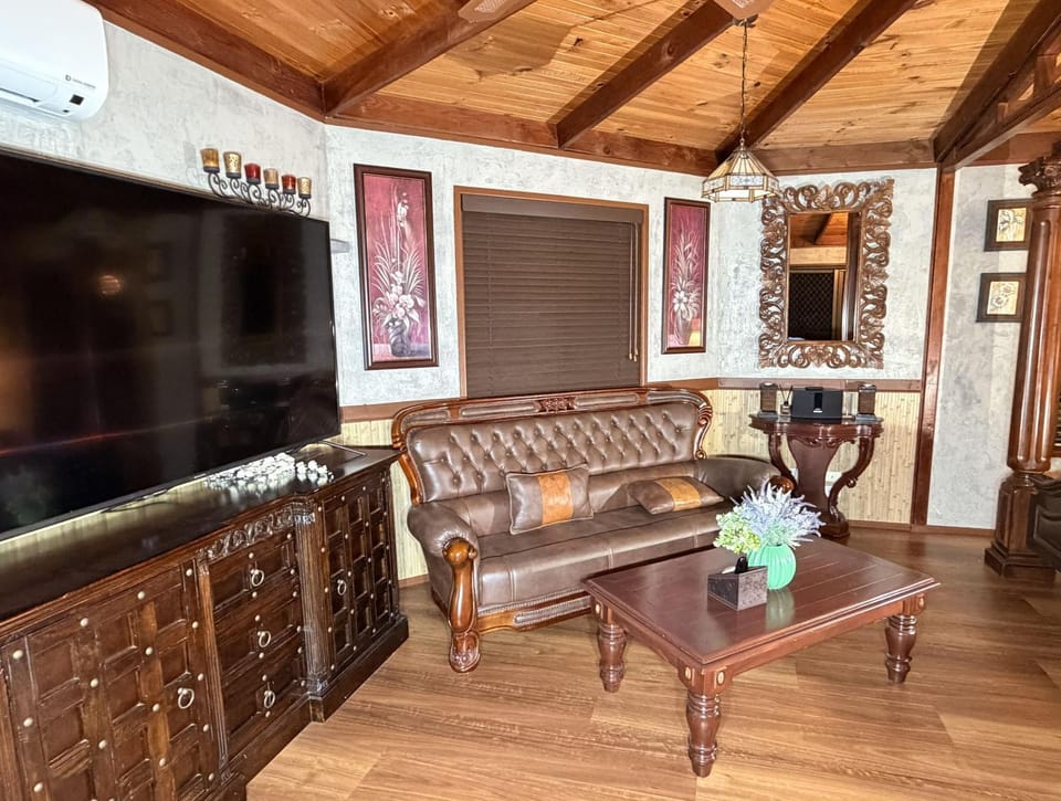 Romantic Spa Retreat Private Sauna & Hot Tub Villa in Mudgeeraba