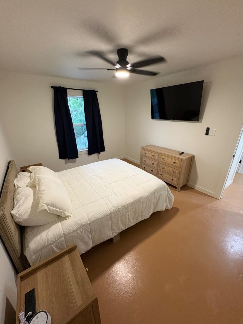 New Duplex Near Plants and Casinos Fast Wi-Fi Apartment in Sulphur