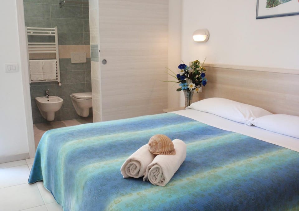 Photo of the whole room, Decorative detail