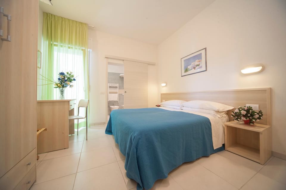 Bed, Balcony/Terrace, Bedroom