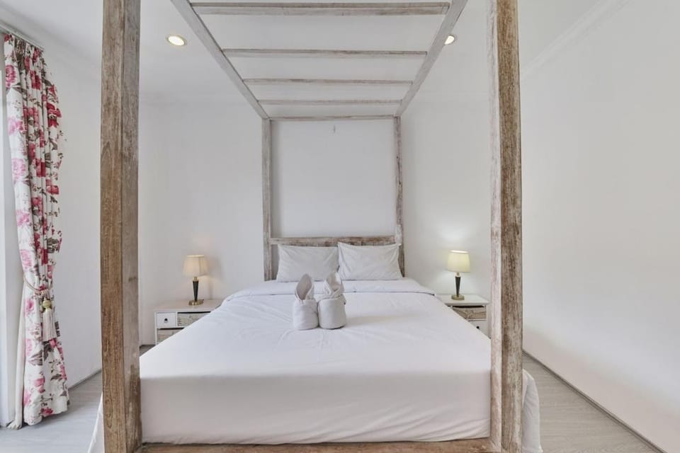 3BR Tropical Modern Minimalist Villa in Seminyak near cafes Villa in North Kuta