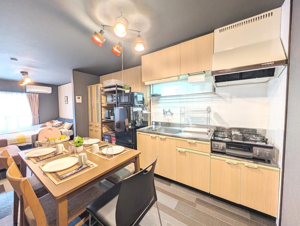 Kitchen or kitchenette, Food and drinks, Dining area, Food, oven, stove, toaster