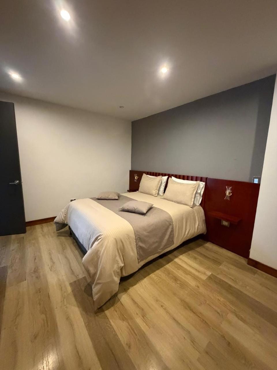 Photo of the whole room, Bedroom