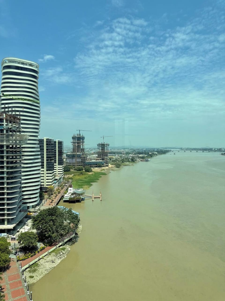 Elegante oficina suite vista al cerro y piscina RF1-1308 Apartment in Guayaquil