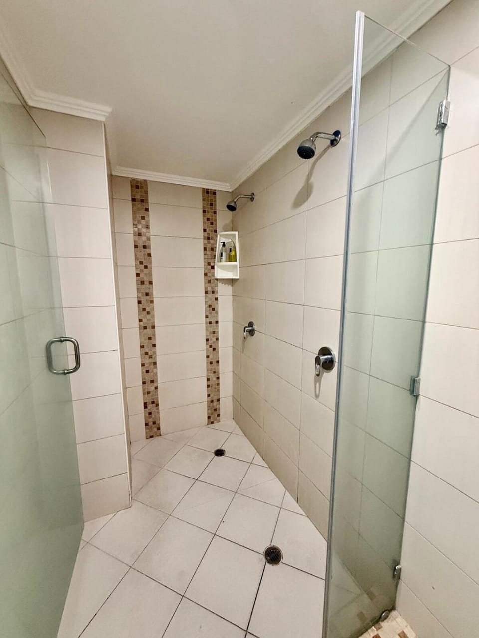 Suite con hermosa vista al río y piscina y jacuzzi RF2-304 Apartment in Guayaquil