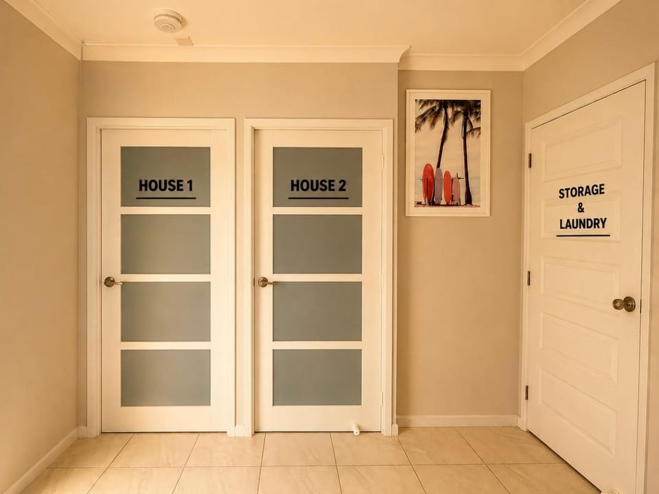 Guest House near theme parks House in Coomera