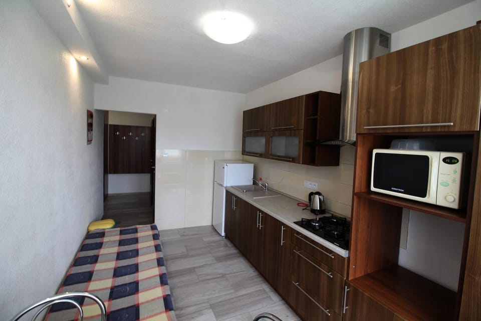Bed, Kitchen or kitchenette, Dining area