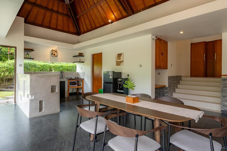 Seating area, Dining area