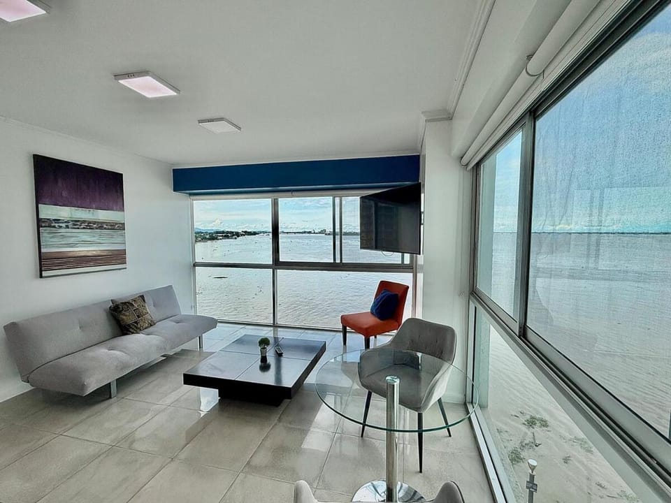 Suite con vista panorámica al río y jacuzzi RF2-306 Apartment in Guayaquil