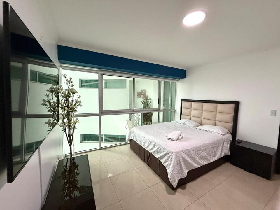 Suite con balcón vista al río en Puerto Santa Ana RF1-304 Apartment in Guayaquil