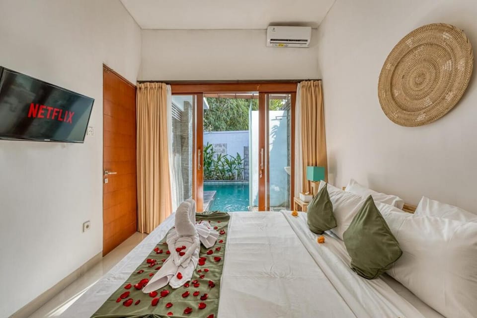 Hidden Tropical 2bd Villa with Pvt Pool in Canggu Villa in North Kuta