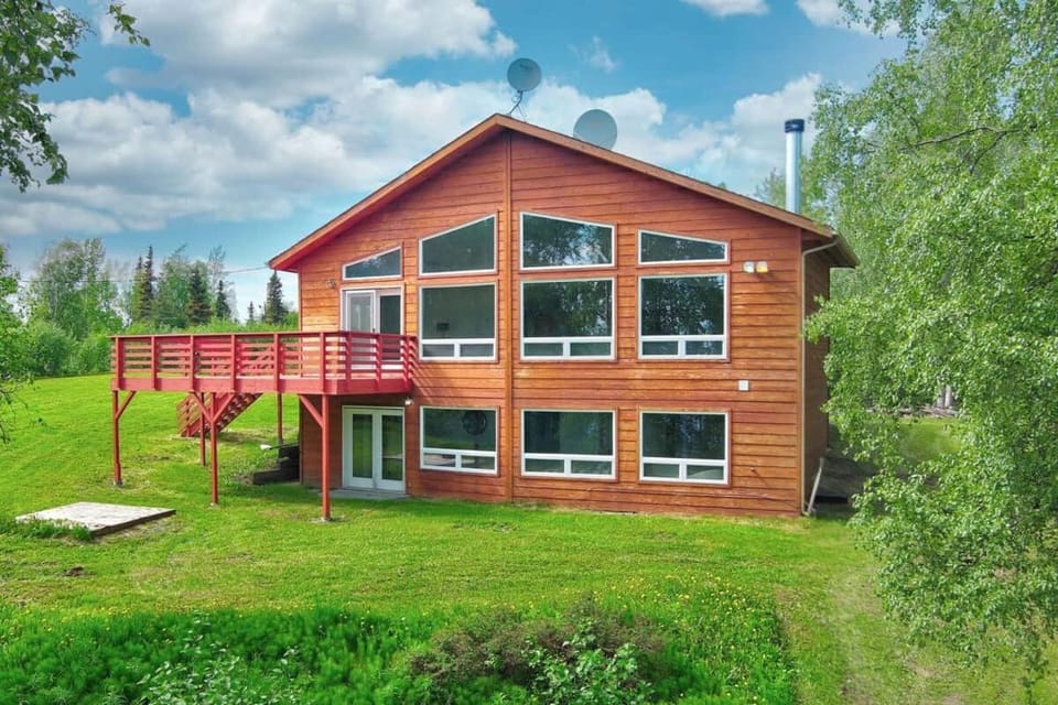 Grizzly Lodge at the Lake | Close to Kenai River House in Ridgeway