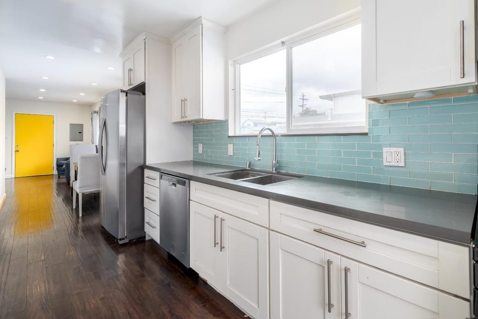 Comfort and Cozy stay Free parking on site Apartment in Oakland