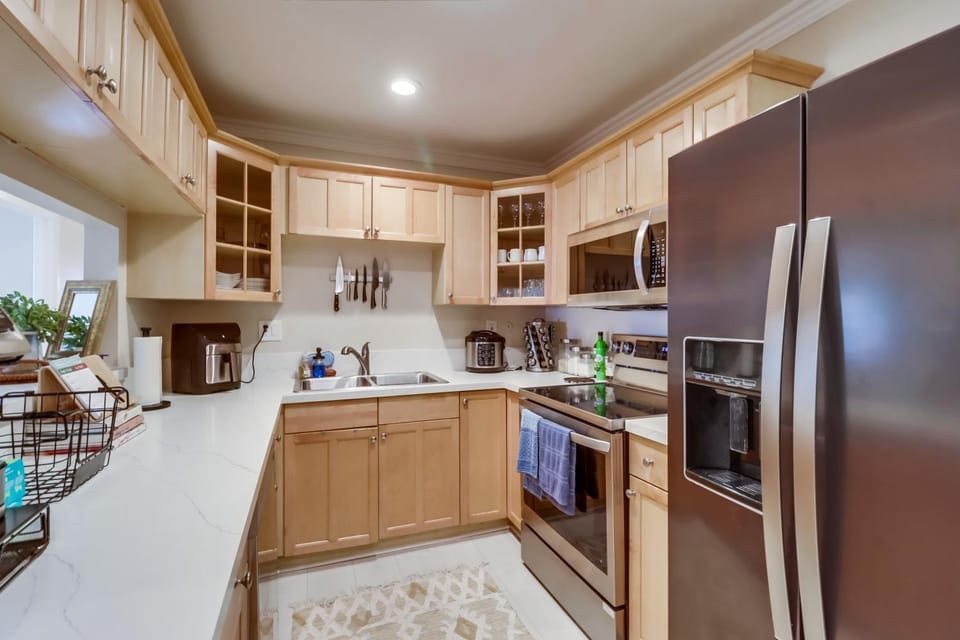 Entire Private Home with Garage Parking, Family Home Free Pool, and Tub, 3 Bedrooms 2 Bathrooms Available Now House in Chula Vista